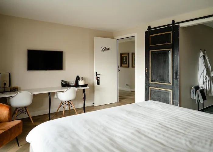 לינה וארוחת בוקר De Cley 4*